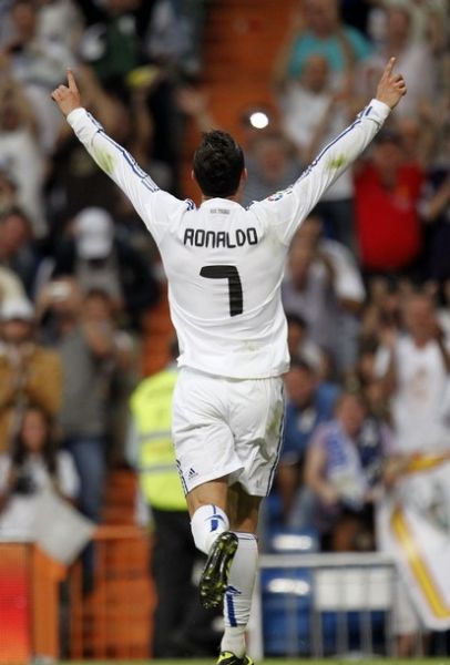 毫无悬念地 毫无悬念地